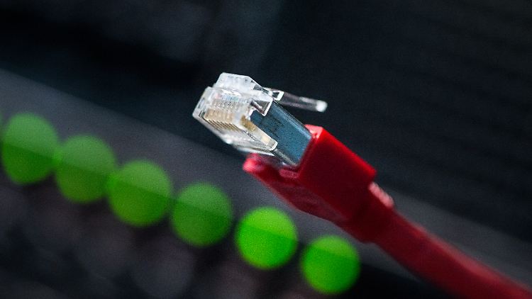 Hintergrund des Gutachtens ist unter anderem ein Rechtsstreit der Bundesnetzagentur mit Internetprovidern, die sich gegen eine Vorschrift wehren, bestimmte Daten für den Zugriff der Behörden aufzubewahren.