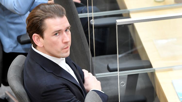 Mit 27 Jahren Außenminister, mit 31 Kanzler, mit 35 dann der Rücktritt - Sebastian Kurz' politische Karriere verläuft turbulent.