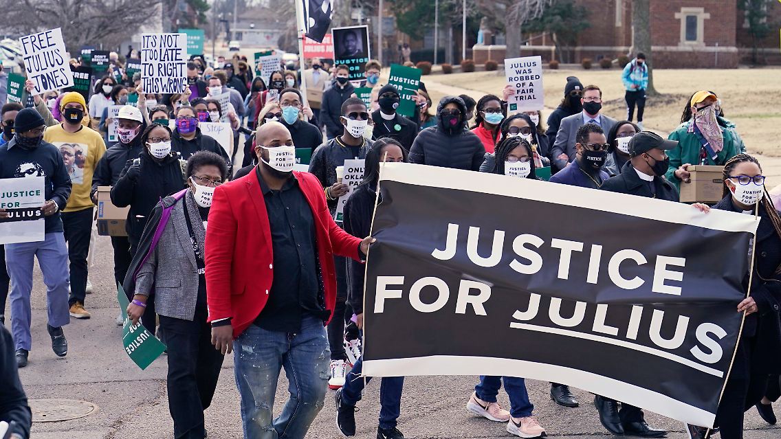 Immer wieder protestierten Menschen gegen die Hinrichtung von Julius Jones - letztlich doch noch erfolgreich.