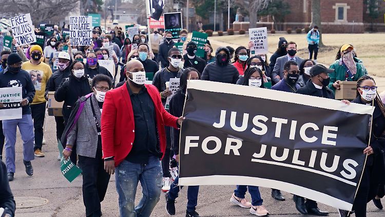 Im Februar demonstrierten Unterstützer für Gerechtigkeit für Julius Jones.