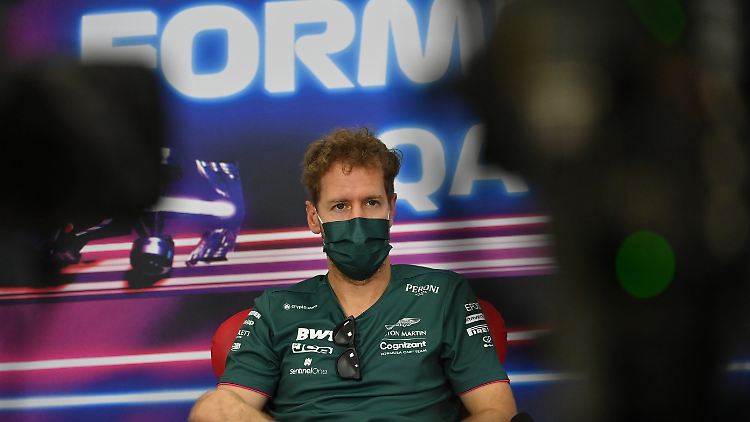 Maske, aber kein Maulkorb: Sebastian Vettel verzichtet in Katar noch auf politische Statements.