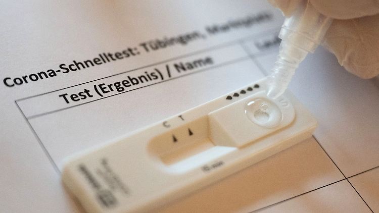 Da der Freistaat Sachsen Neuinfektionen nachmeldet, fallen die Zahlen heute deutlich höher, gestern deutlich zu niedrig aus.