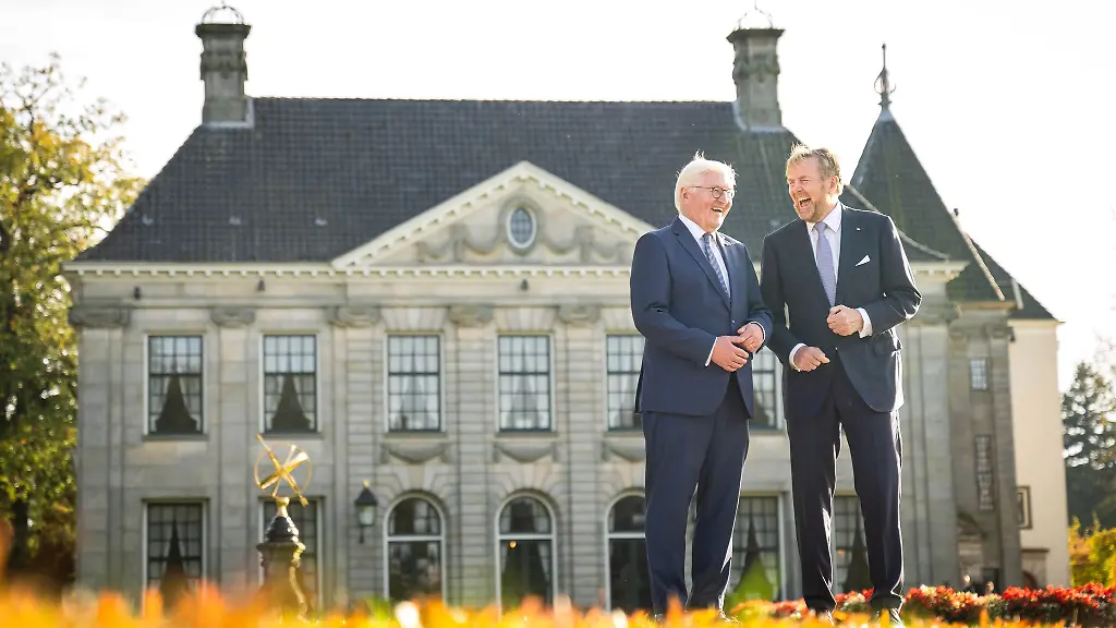 Bundespraesident-Frank-Walter-Steinmeier-und-der-niederlaendische-Koenig-Willem-Alexander-treffen-sich-bei-einem-Besuch-in-der-Grenzregion