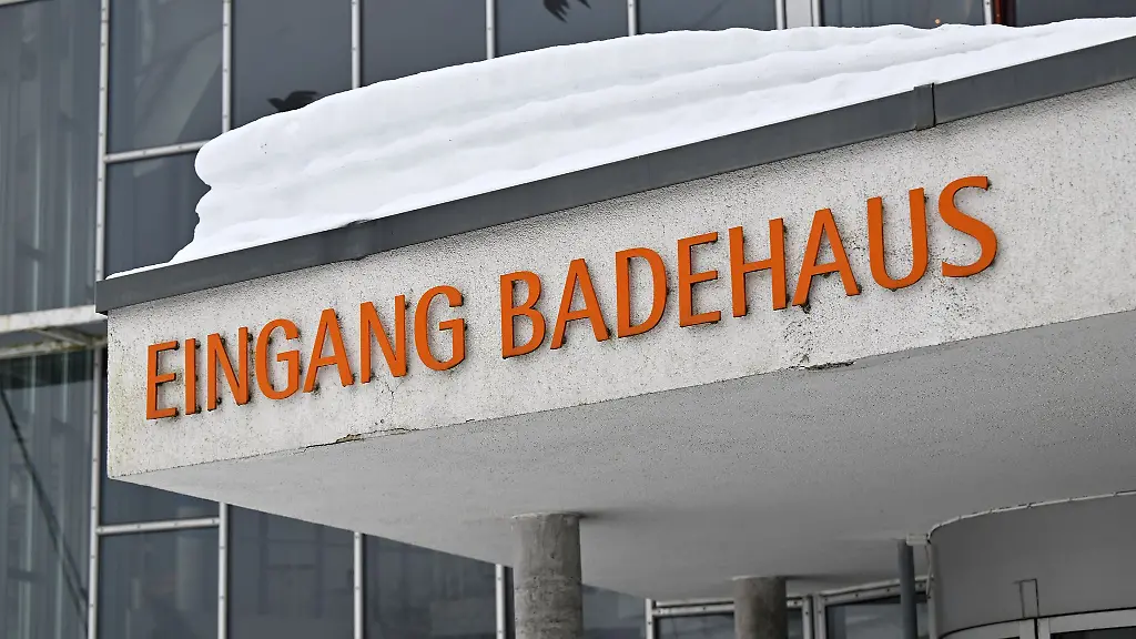 Nach-Verzoegerungen-sei-mit-den-ersten-Bauarbeiten-beim-Badehaus-in-Masserberg-begonnen-worden