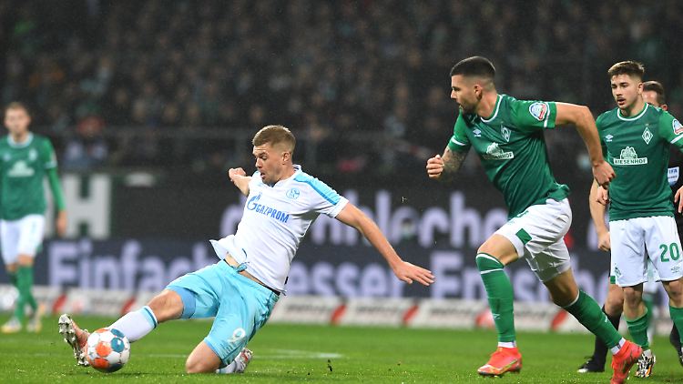 Simon Terodde musste lange warten, jetzt traf er wieder. Sein historisches Tor konterte Werder ganz, ganz spät.