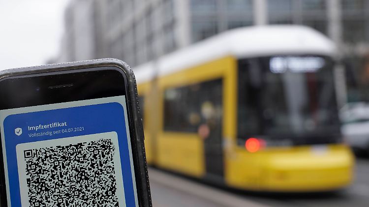 Mit einem gültigen Impfzertifikat ist der tägliche Weg zur Arbeit am unkompliziertesten.