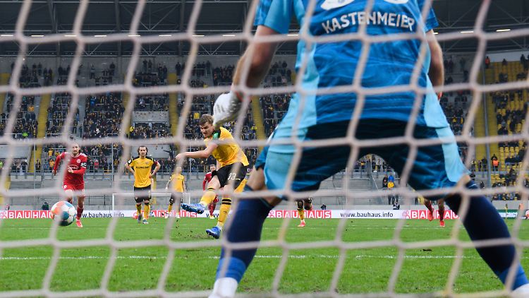 Ein unumstrittener Elfmeter brachte Dynamo Dresden einen erlösenden Sieg.