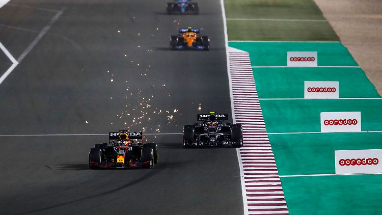 In den ersten Runden arbeitete sich Verstappen von Startplatz sieben nach vorn.