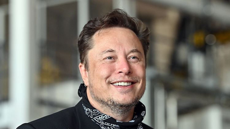Elon Musk habe ein Leben lang "damit verbracht, den Hassern die Stirn zu bieten", schreibt die "Time"-Redaktion in ihrer Laudatio.