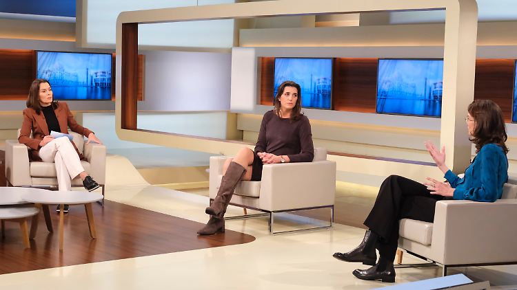 Talkrunde bei "Anne Will" mit Virologin Melanie Brinkmann (Mitte) und Psychologin Cornelia Betsch (rechts).