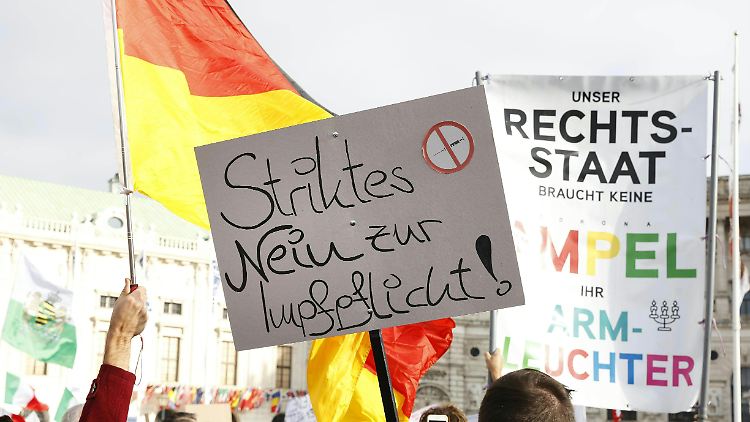 Die Zustimmung zur Impfpflicht scheint trotz lauter Proteste zu wachsen.