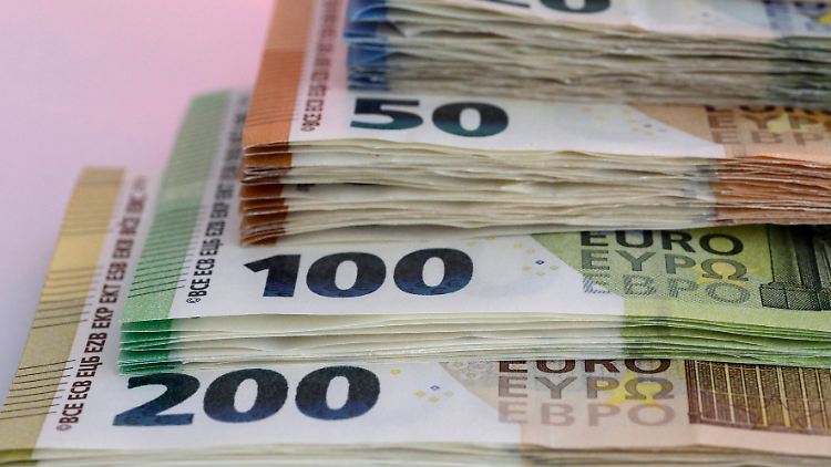 Zumindest geringe Zinsen gibt es bei manchen Banken auf Tagesgeldkonten.