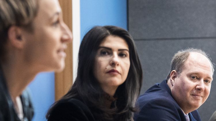 Nadine Schön, Serap Güler und Helge Braun bilden das Team Braun. Damit sind alle Teams komplett.