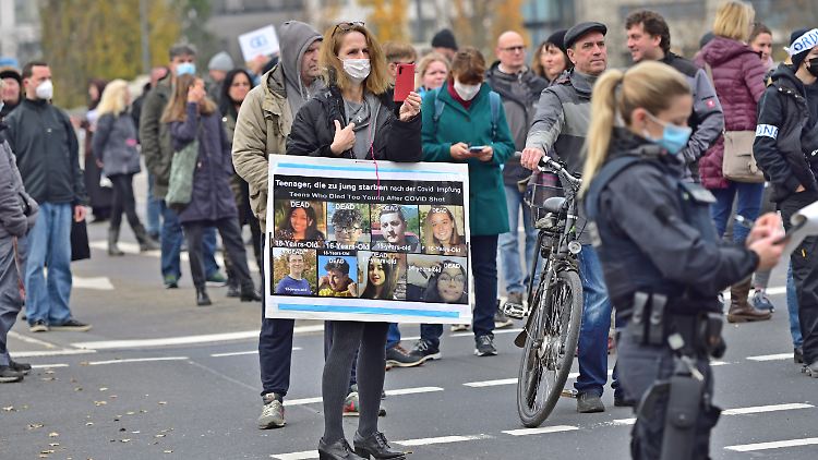 Teilnehmer einer "Querdenker"-Demo in München.