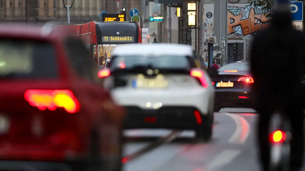 Fast-so-viele-Menschen-in-Sachsen-leben-und-arbeiten-am-selben-Ort-wie-es-Berufspendler-gibt