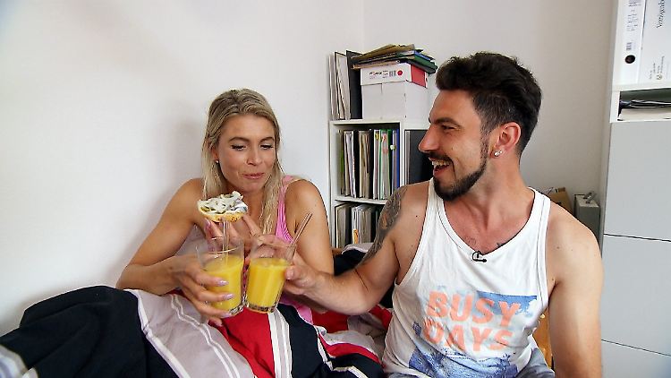 Bei Mathias und Sabrina gibt's Wodka-O zum Frühstück.