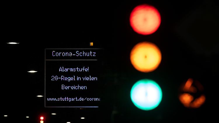 Während 70 Prozent der FDP-Anhänger die Verlagerung der Entscheidung bei Corona-Maßnahmen in die Landtage für richtig halten, sind es unter den SPD-Anhängern (56 Prozent) und den Grünen-Anhängern (49 Prozent) deutlich weniger.