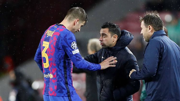 Xavi (m.) und Barcelona brauchen bei den Bayern fast schon ein Wunder.