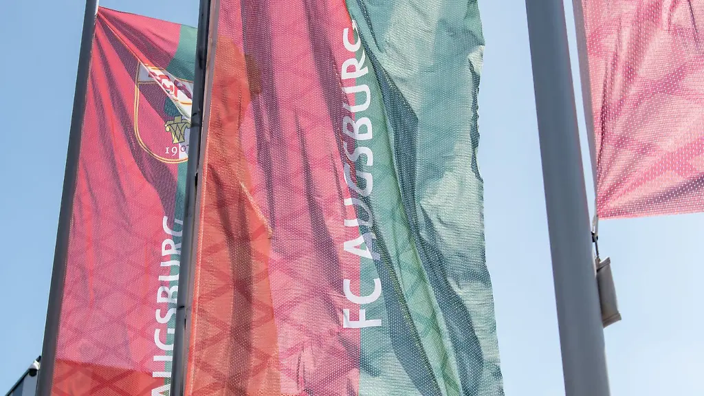 Der-FC-Augsburg-machte-in-der-vergangenen-Saison-erneut-einen-Verlust