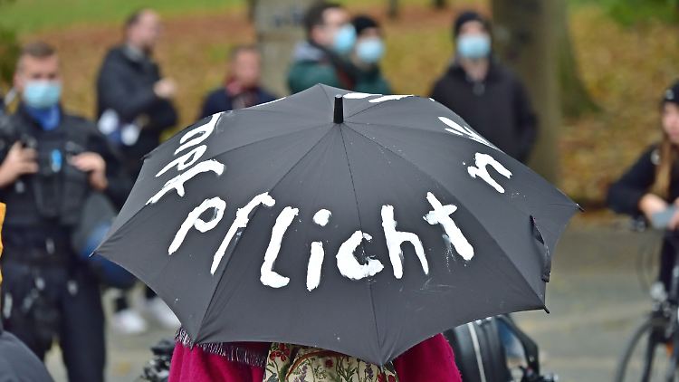 Eine Impfpflicht gegen Corona hätte vor dem Verfassungsgericht Bestand, sagt Staatsrechtler Joachim Wieland ntv.de.
