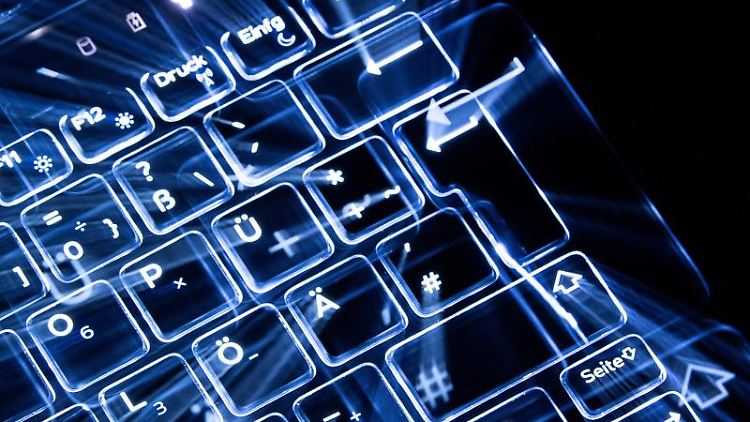 Nicht jeder, der oder die online unterwegs ist, muss zwingend eine Cyberversicherung abschließen.