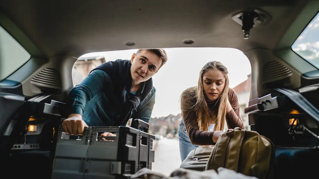 Gut-vorbereitet-fuer-die-Autofahrt-Wer-die-passende-Ausstattung-im-Wagen-dabei-hat-kann-auch-unliebsame-Situationen-meistern