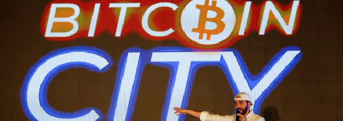 2021-11-21T054912Z_522979261_RC2LYQ9H2QR9_RTRMADP_3_EL-SALVADOR-BITCOIN.JPG