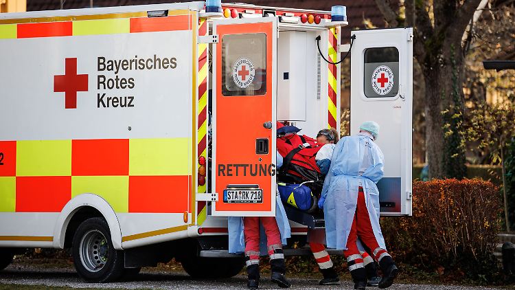 Kliniken in einigen Regionen Bayerns haben ihre Kapazitätsgrenze erreicht. Es müssen Patienten in andere Bundesländer verlegt werden. 