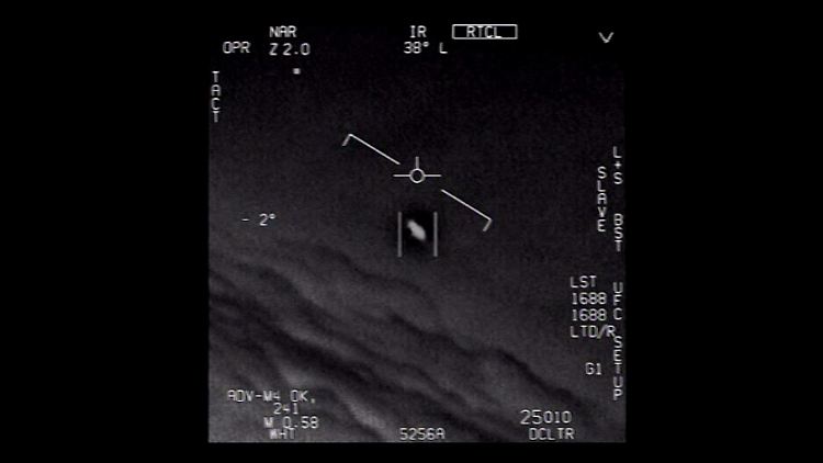 Unidentifiziertes Flugobjekt, das von Piloten der US-Marine gesichtet wurde (Standbild eines vom US-Verteidigungsministerium veröffentlichten Videos, undatiert)