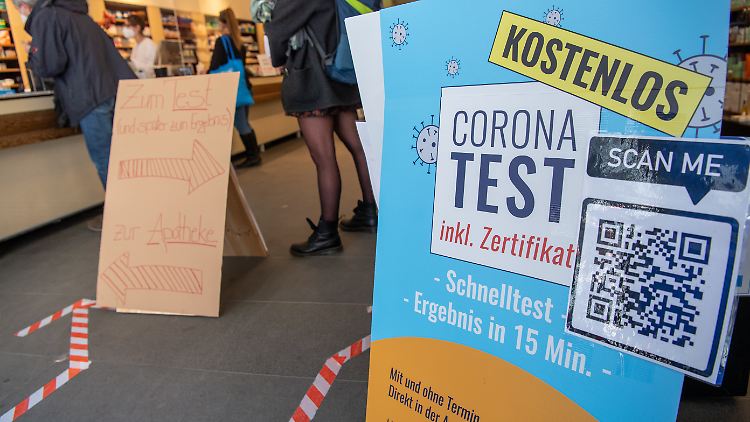 Der Apothekerverband beklagt Lieferketten-Probleme beim Einkauf von Schnelltests.