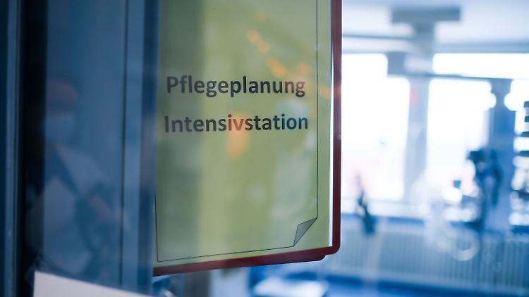 Derzeit wird in Bayern jeden Tag eine zweistellige Zahl von zusätzlichen Intensivpatienten in den Kliniken aufgenommen.