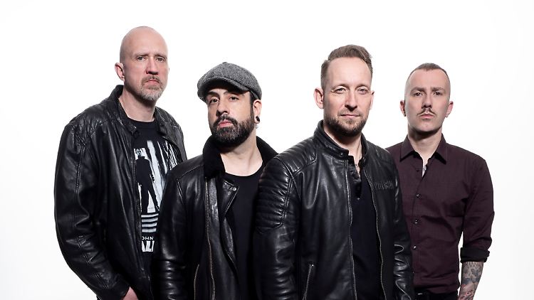 Michael Poulsen (2.v.r.) im Kreise seiner Volbeat-Bandkollegen.