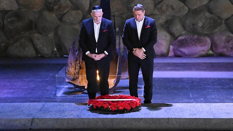 Dirk Zingler (links) und Geschäftsführer Oskar Kosche bei ihrem Besuch in Yad Vashem.