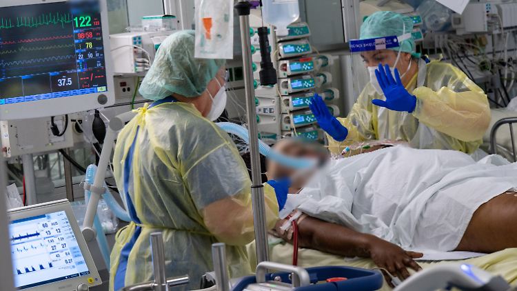 Die Behandlung sehr schwer erkrankter Covid-19-Patienten kann mehr als 77.000 Euro kosten.
