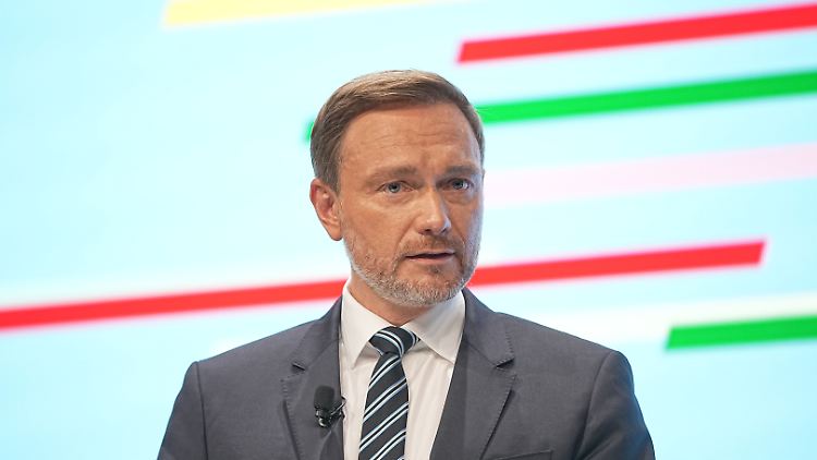51 Prozent der Bundesbürger glauben, dass FDP-Chef Christian Lindner das Amt des Finanzministers gut ausfüllen wird. Von den FDP-Anhängern erwarten dies fast alle.