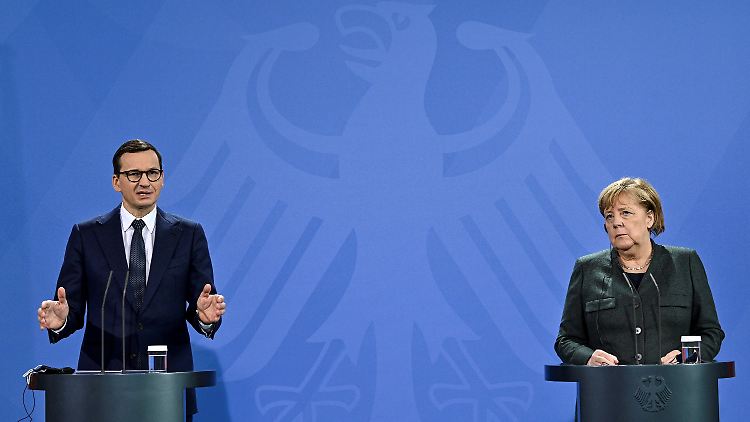 Polens Premier Morawiecki brachte in Berlin bei Kanzlerin Merkel die Sorge v, bei Absprachen im Fall Belarus übergangen zu werden,  zum Ausdruck.