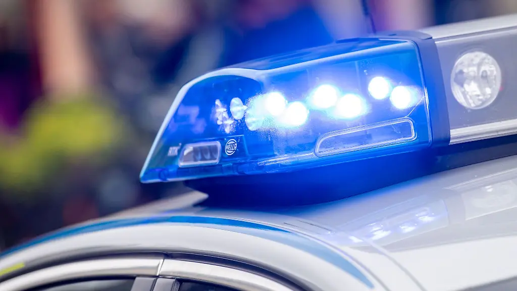 Ein-Mann-stirbt-nach-einem-Unfall-am-Bahnuebergang-in-Neu-Ulm