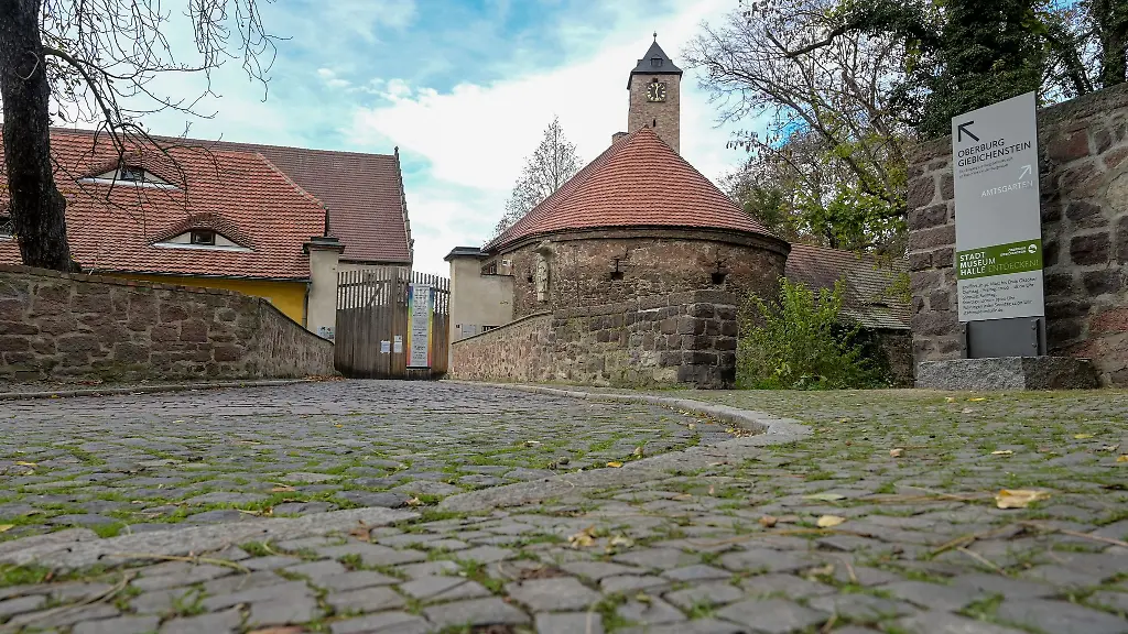Kuenstlerische-Positionen-der-Akademie-fuer-Kunst-Architektur-und-Design-in-Prag-werden-in-Halle-im-Volkspark-gezeigt-Die-Hochschule-ist-Partner-der-Burg-Giebichenstein-Kunsthochschule-Halle