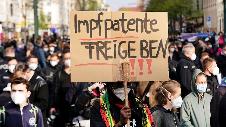 Deutschland hat die Aussetzung der Patente von Corona-Impfstoffen bisher nicht zugestimmt. Dafür wollen NGOs das Land nun verklagen. 
