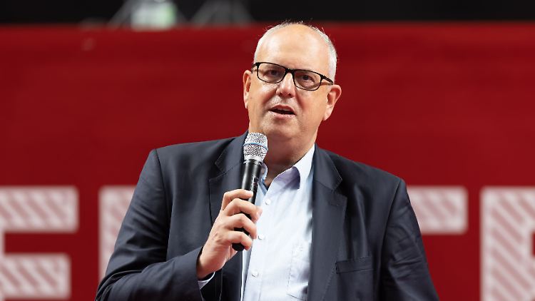 Eine vollständige Impfquote von mehr als 80 Prozent? Bremens Bürgermeister Andreas Bovenschulte erklärt in der Sendung Markus Lanz wie es geht.
