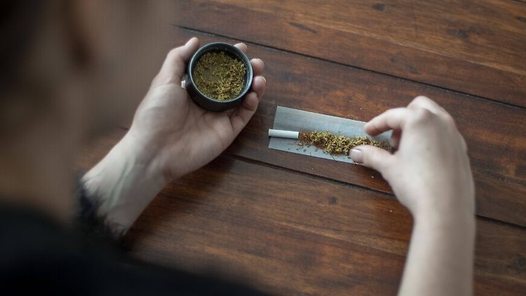 Seit 2017, als Cannabis für medizinische Zwecke wie Schmerzlinderung bei Schwerkranken erlaubt wurde, erlebt der Stoff in Deutschland einen Boom. 