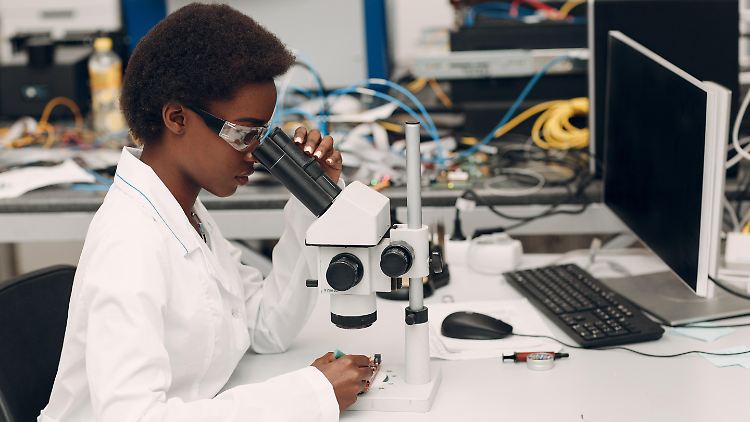 Biontech erforscht, wie gefährlich die neue Variante ist.