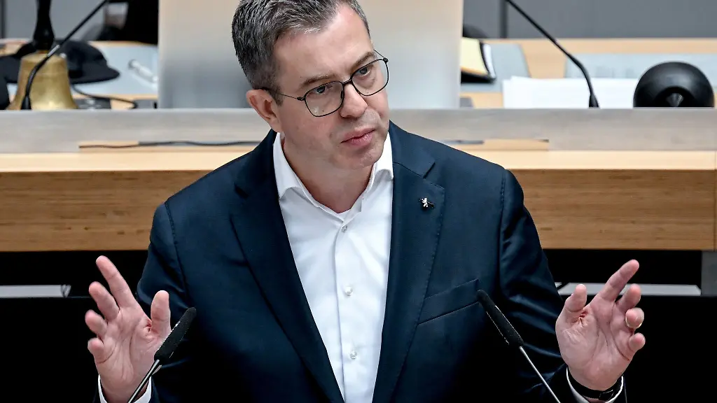 Finanzsenator-Stefan-Evers-CDU-versichert-immer-wieder-Berlin-werde-bei-der-Grundsteuer-kuenftig-nicht-mehr-einnehmen-als-bisher