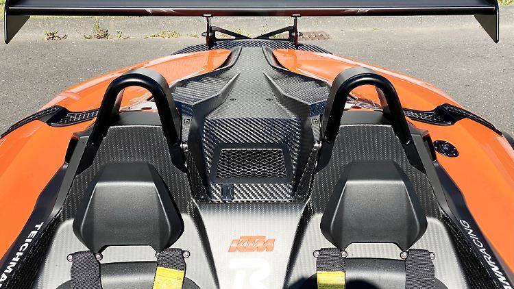 Der KTM X-Bow R ist bei seinem üppigen Preis doch eine sehr spartanische Fahrmaschine.