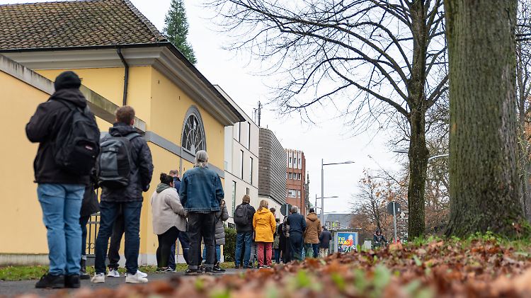 Spahn stockt die Impfstoff-Lieferungen auf.