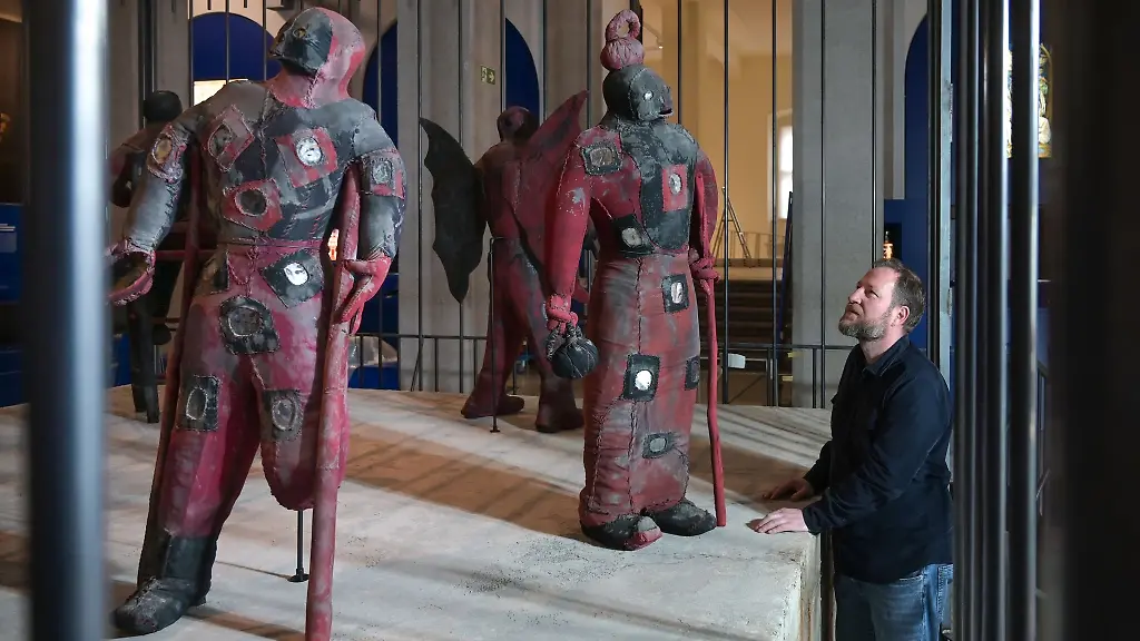 Nico-Schwendt-ist-der-Kurator-von-Magie-Das-Schicksal-zwingen-Die-Sonderausstellung-endete-am-Sonntag