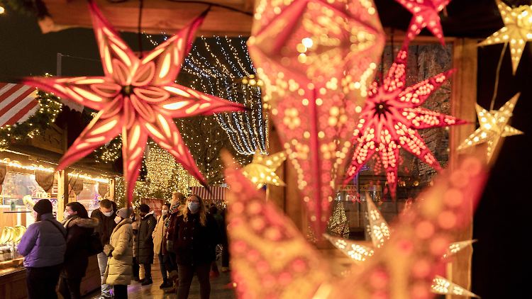 In Berlin sind die Weihnachtsmärkte geöffnet, in Brandenburg mussten sie schließen.