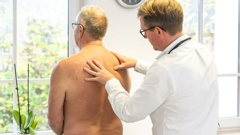 Immer-Ruecken-Wer-nachweislich-durch-seine-Arbeit-erkrankt-kann-auf-Anerkennung-einer-Berufskrankheit-hoffen