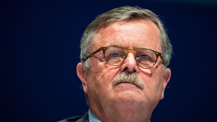 "Halbherzigkeit hatten wir nun wirklich genug", kritisiert Frank Ulrich Montgomery.