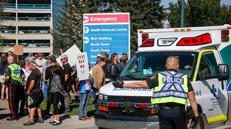 Wer bei Protesten vor einem Krankenhaus im Weg steht, dem könnten in Kanada künftig drastische Strafen drohen.